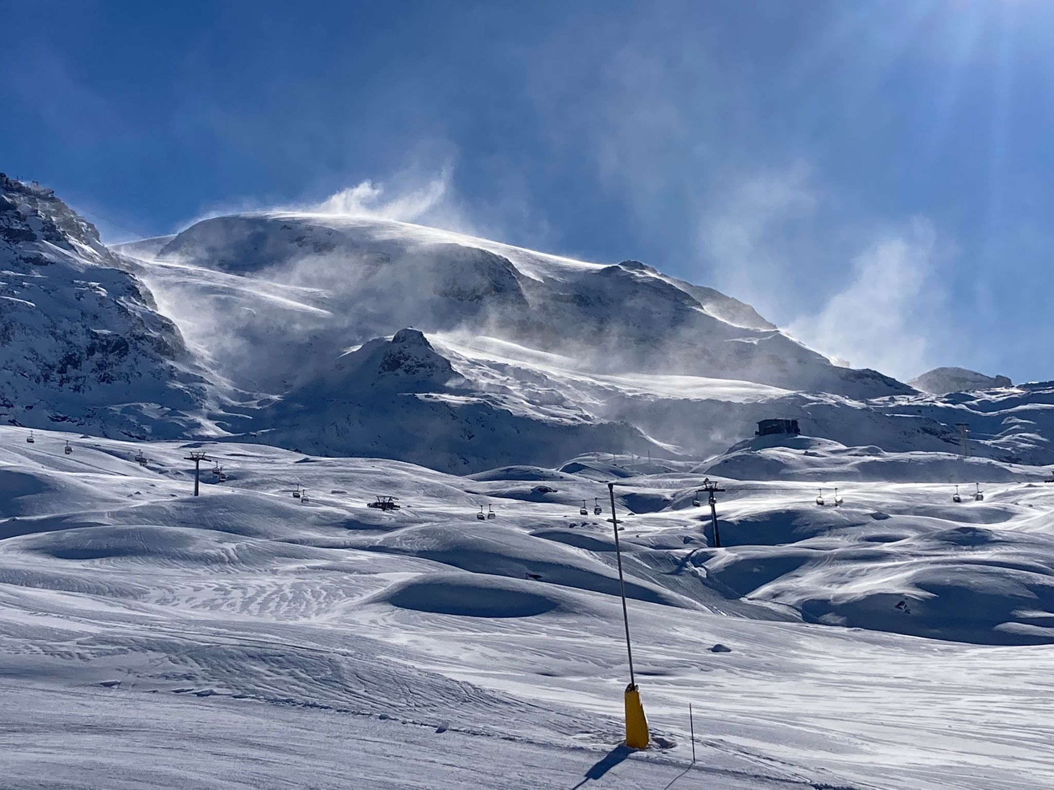 /tmp/166546_El vent ha cancel·lat avui el primer entrenament de descens a Zermatt-Cervinia.jpeg